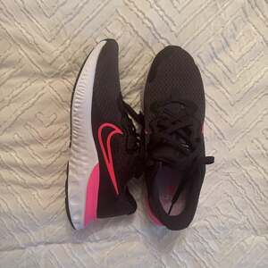 Nike Renew Run 2 Black/Pink Women's Running Shoes